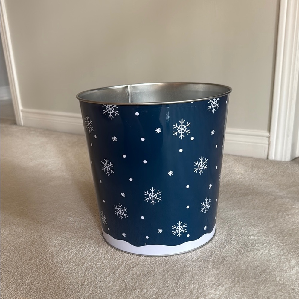 Snowflake Patterned BRR BASKET / Planter / Holiday Gift basket / waste basket